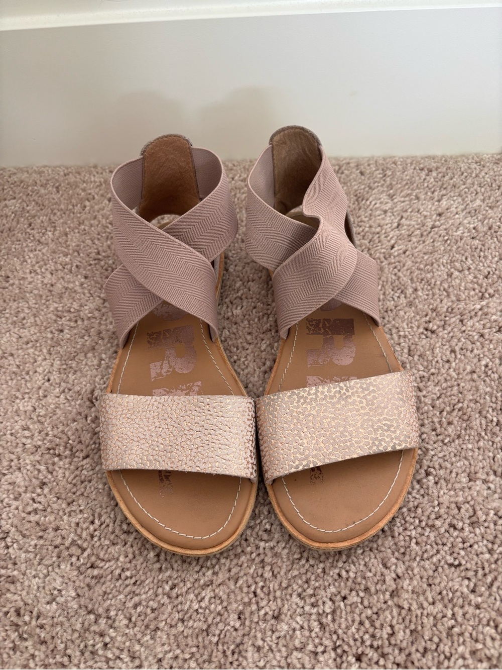 Sorel sandals in pink
